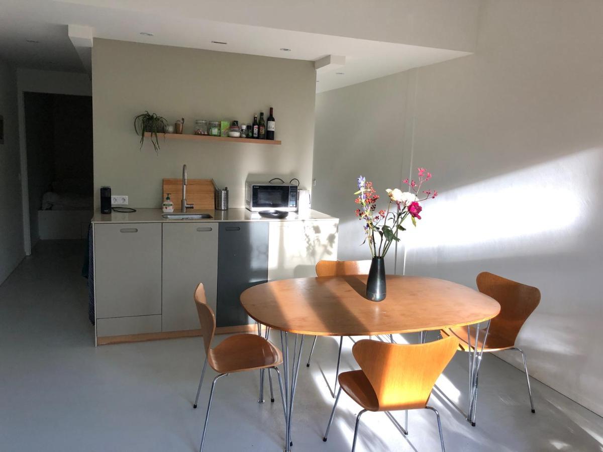 Studio 28A6 With Free Parking Place Bed and Breakfast Amsterdam Eksteriør billede